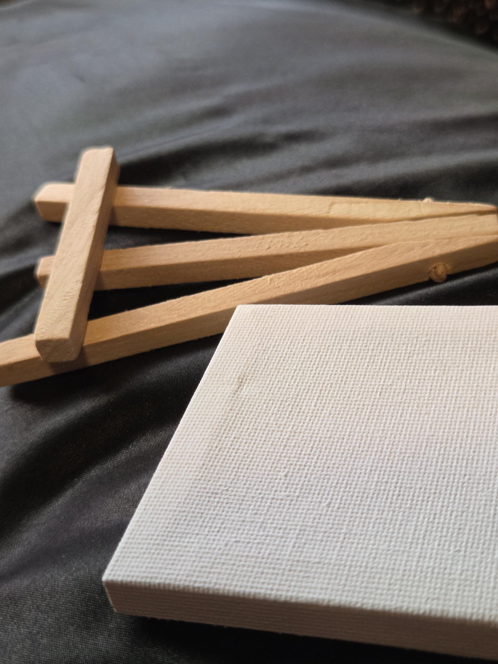 Mini Canvas and Easel Stand 3 inch for painting and art